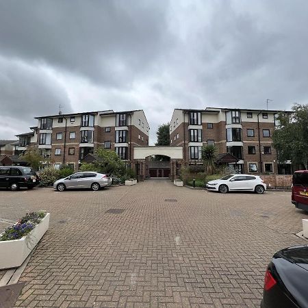Canary Wharf Haven - Spacious & Homely Entire 1 Bedroom Flat London Exteriör bild