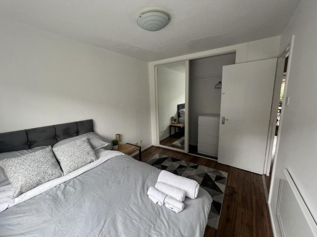 Canary Wharf Haven - Spacious & Homely Entire 1 Bedroom Flat London Exteriör bild
