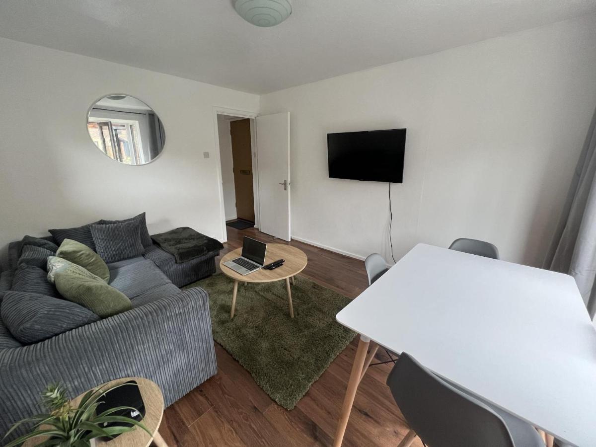 Canary Wharf Haven - Spacious & Homely Entire 1 Bedroom Flat London Exteriör bild