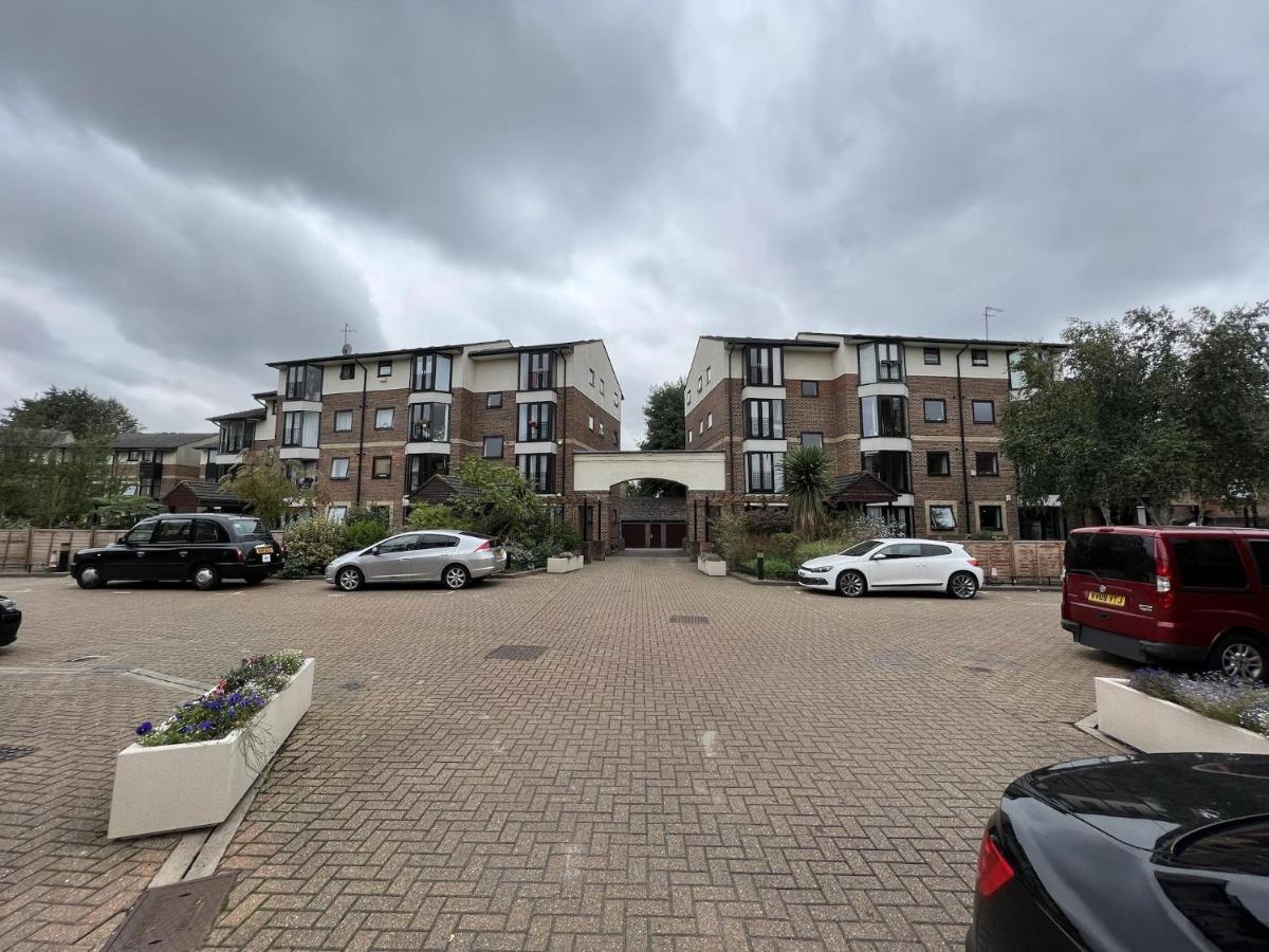 Canary Wharf Haven - Spacious & Homely Entire 1 Bedroom Flat London Exteriör bild
