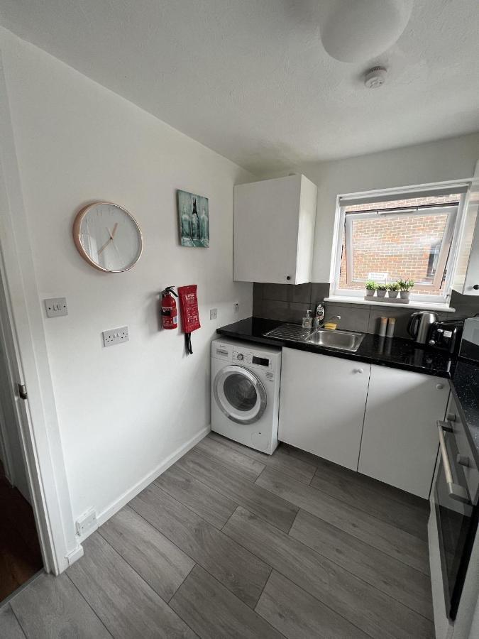Canary Wharf Haven - Spacious & Homely Entire 1 Bedroom Flat London Exteriör bild