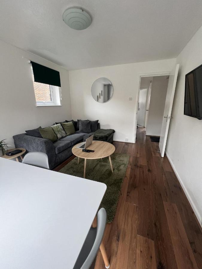 Canary Wharf Haven - Spacious & Homely Entire 1 Bedroom Flat London Exteriör bild