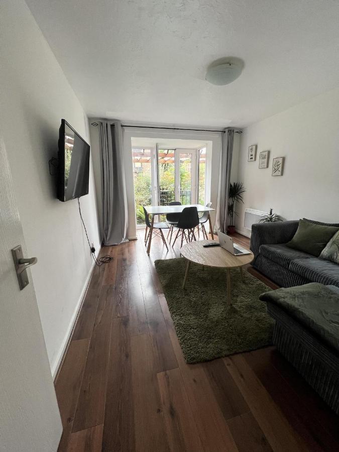Canary Wharf Haven - Spacious & Homely Entire 1 Bedroom Flat London Exteriör bild
