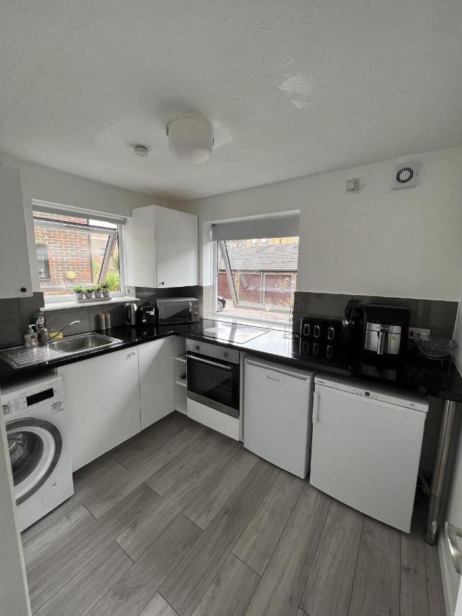Canary Wharf Haven - Spacious & Homely Entire 1 Bedroom Flat London Exteriör bild